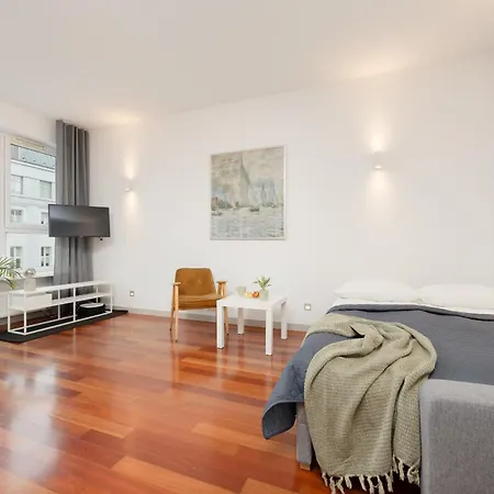 Apartment Spacious Studio Muranow & Parking By Renters